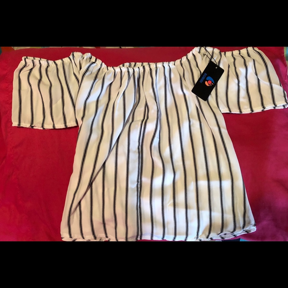 NWT‼️ Off-The-Shoulder Strapless Top